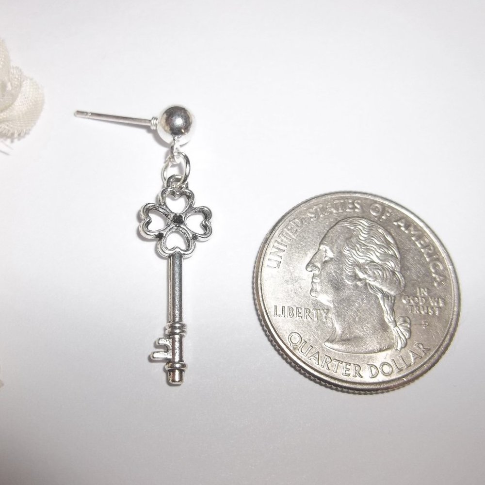 Single Earring Silver Skeleton Key Post Stud Unisex Style Jewelry NWT Gift 8298 - Picture 2 of 8